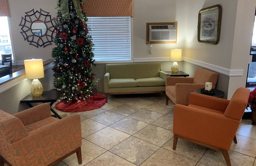 Hastings Hotel | Discover Comfort at Nichols Inn of Hastings with Pool & Spa