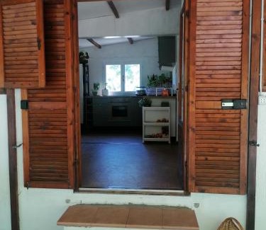 Dernice House | Family-Friendly Stay at Nickland with Pet Accommodations
