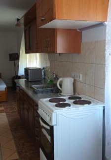 Deg House | Discover Nicoláj Vendégház: Family-Friendly & Accessible Stay