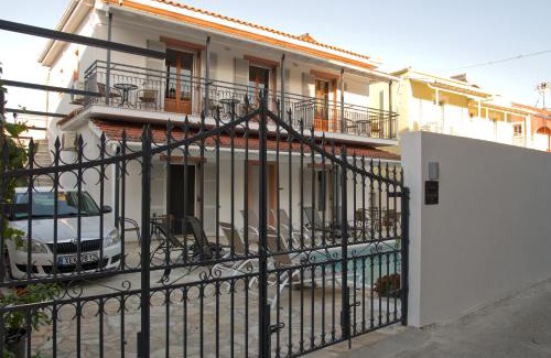 Kassiopi Apartment | Experience Nicola's Apartments: Oceanfront Bliss with Pool