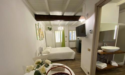 Sesto Calende Apartment | Nicolaus: Pet-Friendly Hotel with Breakfast & Family Amenities