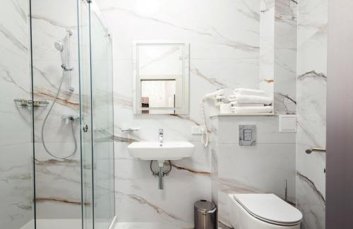 Uzhhorod Hotel | Discover Nicole: Highly Rated with Family-Friendly Amenities