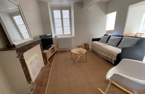 Suevres Apartment | Family-Friendly Getaway at Nid Bohème - Rated 9/10