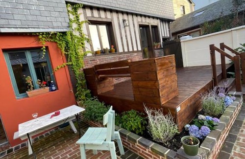 Pont-Audemer Apartment | Cozy Nid Douillet: Pet-Friendly with High Guest Ratings