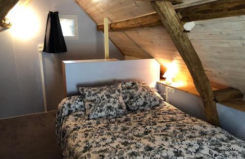 Asnieres sur Vegre House | Cozy Retreat for Two in Asnières-sur-Vègre - Child Friendly