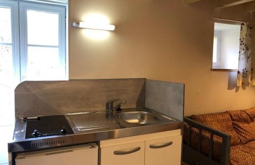 Asnieres sur Vegre House | Cozy Retreat for Two in Asnières-sur-Vègre - Child Friendly