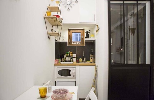6th Arrondissement Apartment | Convenient Nid du Parc - Ideal for Solo Travelers