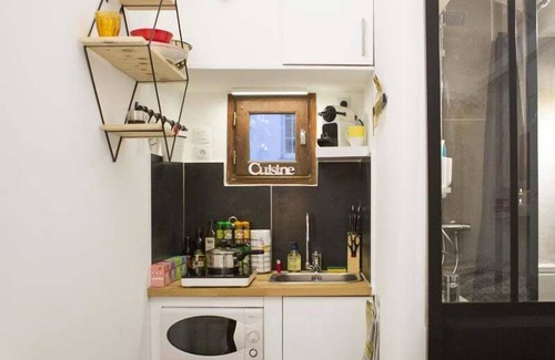 6th Arrondissement Apartment | Convenient Nid du Parc - Ideal for Solo Travelers