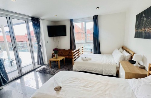 Shadwell Bed & Breakfast | Stay at Nida House: Family-Friendly with Spa and Breakfast