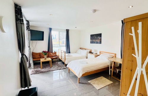 Shadwell Bed & Breakfast | Stay at Nida House: Family-Friendly with Spa and Breakfast