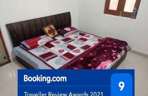 Vrindavan House | Family-Friendly Nidhivan HomeStay with 9/10 Guest Rating