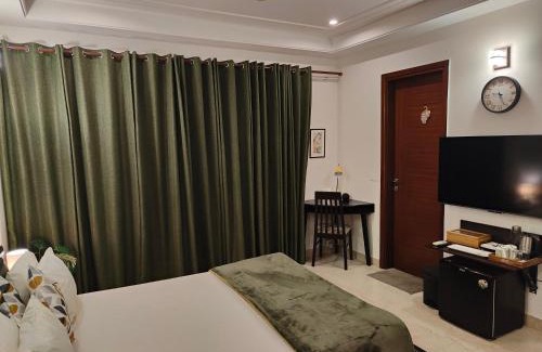 New Delhi House | Top-Rated Stay at Nido GK2 with Breakfast & Kitchen Access