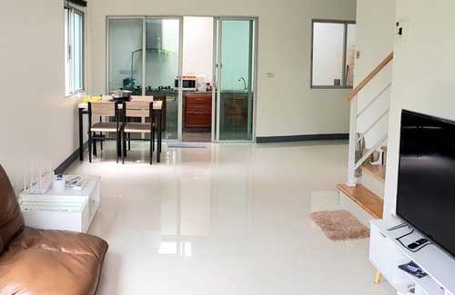 Ban Mai House | Cozy Nido Guest House Near Impack Arena with Breakfast