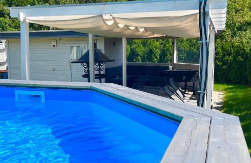 Zarnowica House | Discover Niebiańskie Zacisze: Oceanfront Getaway Awaits