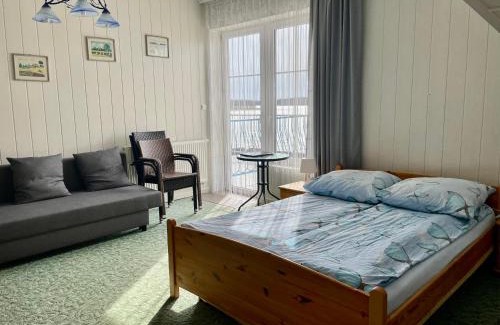 Trygort Bed & Breakfast | Relax at Niebieska Tawerna: Oceanfront Getaway Awaits