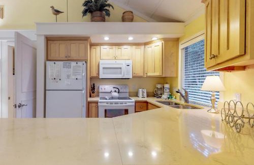 Night Heron Apartment | Relaxing Retreat at Night Heron 35 - Family Friendly & Pool