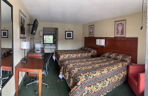 Rowland Hotel | Budget-Friendly Stay at Night Inn with Breakfast & Kitchen