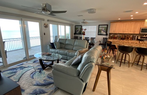 Cutthroat Harbor Estates House | Unforgettable Oceanfront Retreat at Night Jasmine House