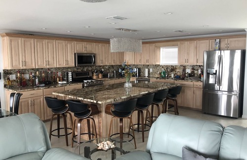 Cutthroat Harbor Estates House | Unforgettable Oceanfront Retreat at Night Jasmine House