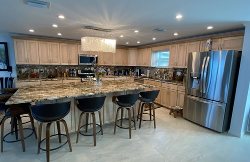 Cutthroat Harbor Estates House | Unforgettable Oceanfront Retreat at Night Jasmine House