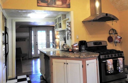 Murphys Apartment | Relax at Night Owl - Pet-Friendly Murphys Getaway