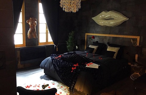 Chartres Apartment | Intimate Escape in Chartres with Breakfast Included