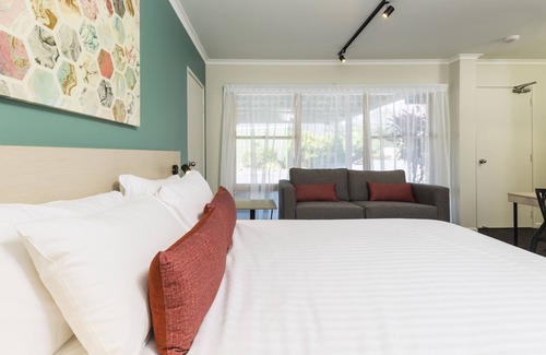 Earlville Hotel | Discover the Nightcap at Balaclava Hotel: Guest Rated 9/10