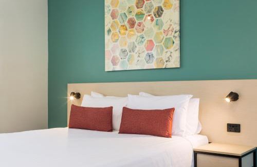 Earlville Hotel | Discover Nightcap At Balaclava Hotel - 4-Star Family Escape