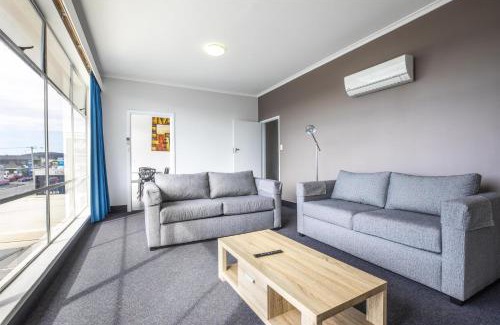 Derwent Park Hotel | Ideal Stay at Nightcap at Carlyle Hotel with Breakfast