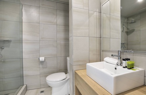 Thomastown Hotel | Eco-Friendly Nightcap at Excelsior Hotel with Pool & Dining
