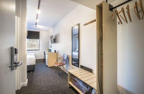 Frankston Hotel | Cozy Stay at Nightcap, The Cheeky Squire with Breakfast