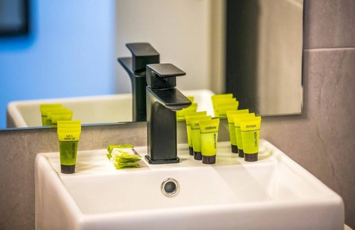 Frankston Hotel | Cozy Stay at Nightcap, The Cheeky Squire with Breakfast