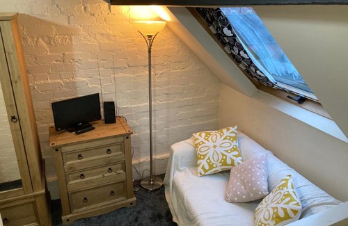 Ashbourne Bed & Breakfast | Delightful Nightingale’s Loft with Kitchen and Breakfast Options