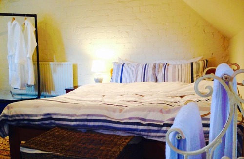 Ashbourne Bed & Breakfast | Delightful Nightingale’s Loft with Kitchen and Breakfast Options