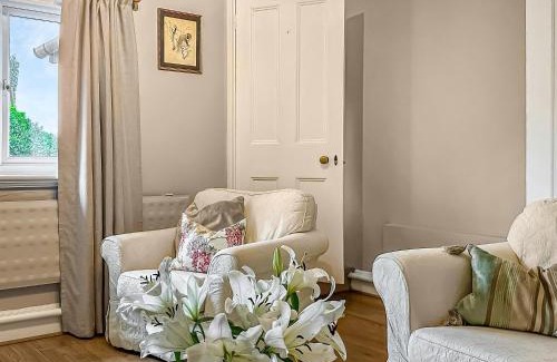 Hollesley House | Guest Rated 9.5: Nightingales with Pet-Friendly Amenities