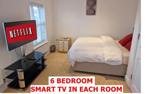 Bletchley Apartment | Family-Friendly NightRest Homes with Smart TVs & Wifi