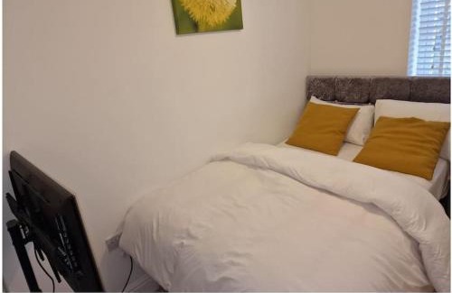 Bletchley Apartment | Family-Friendly NightRest Homes with Smart TVs & Wifi