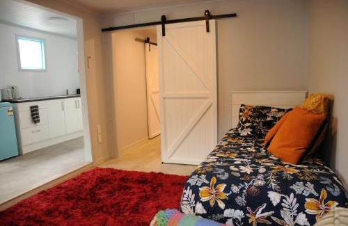 Matamata Apartment | Budget-Friendly Nights on Broadway - The APARTMENT