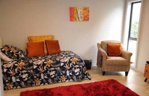 Matamata Apartment | Budget-Friendly Nights on Broadway - The APARTMENT