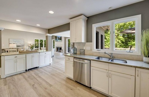 Mooresville House | Unforgettable Nights on Normandy: Pool, Game Room & More!