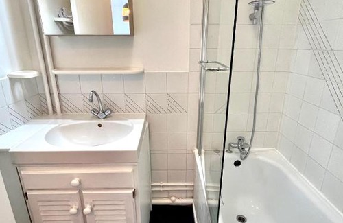 Le Beau Site Apartment | Welcoming Nihal YourHostHelper - Family-Friendly Retreat