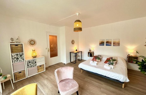 Le Beau Site Apartment | Welcoming Nihal YourHostHelper - Family-Friendly Retreat