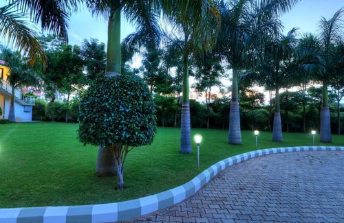 Chamarajanagara Resort | Relax at Nijaguna Resort & Spa - Family-Friendly Getaway