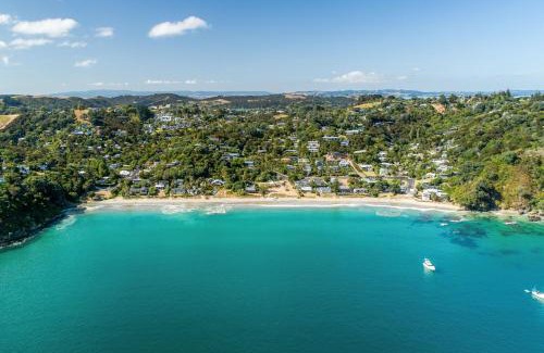 Palm Beach House | Cozy Nikau Cottage: Family-Friendly Palm Beach Retreat