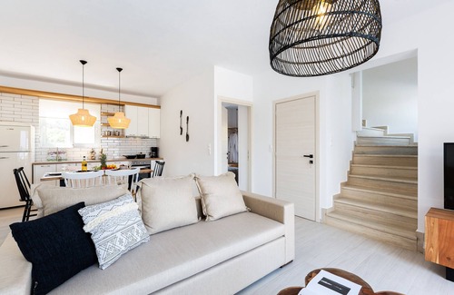 Stavromenos Villa | Discover Nikiforos Villa: Oceanfront Retreat with Pool