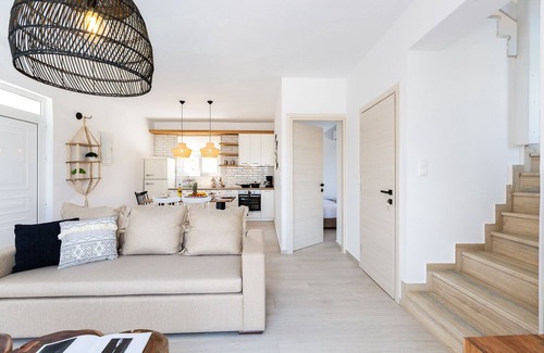 Stavromenos Villa | Discover Nikiforos Villa: Oceanfront Retreat with Pool