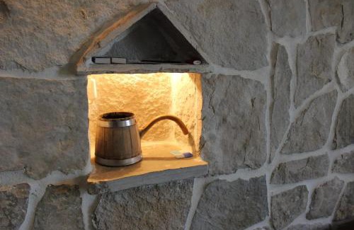 Ruzic House | Pet-Friendly Nikini dvori with Pool & Perfect 10 Score