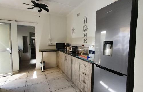 Kimberley Apartment | Nikita's Selfcatering Haven: Family-Friendly Retreat
