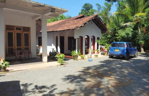 Tangalle House | Exceptional Nikitha Homestay: Pet & Child Friendly Retreat