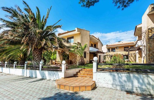 Nikita Villa | Discover Nikiti Seaside Villas: Oceanfront and Family-Friendly